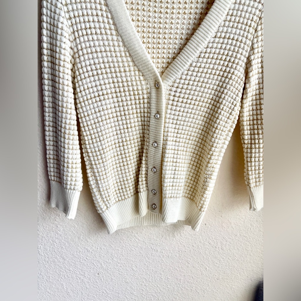 Zara Cream V-Neck Waffle Knit Cardigan Sweater - Picture 4 of 7